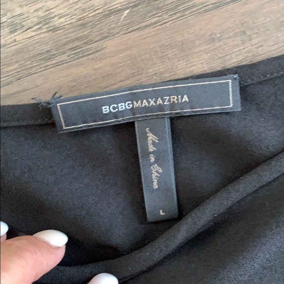 Sleeveless rayon BCBG blouse with shoulder zipper - Picture 3 of 4